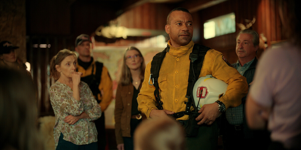 Dean Redman as Fire Chief Smith addresses a crowd in Season 5 of ‘Virgin River.’