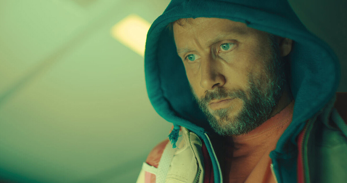 Rookie investigator Jule (Luise von Finckh) and former cop Mike Atlas (Max Riemelt) in 'Sleeping Dogs.'