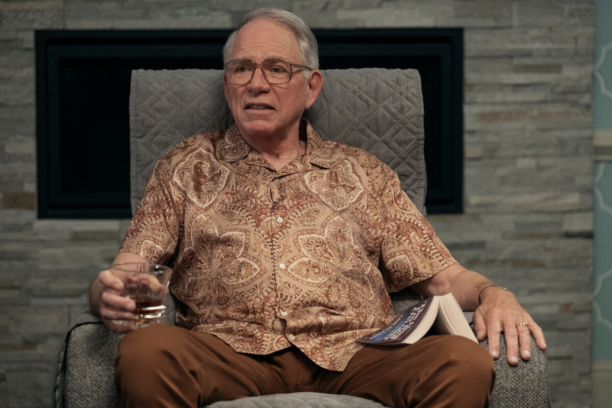 John Getz as Elliot in ‘A Man on the Inside’ Season 2.