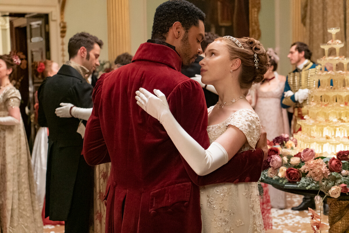 Regé-Jean Page as Simon Basset and Phoebe Dynevor as Daphne Bridgerton in Episode 102 of ‘Bridgerton.’