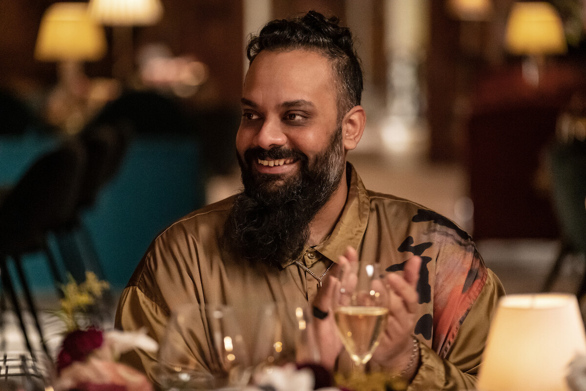 Guz Khan (Howie)