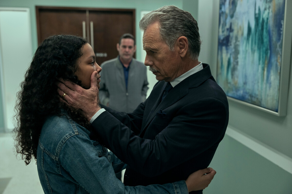 Kyliegh Curran as Lenore Usher, Henry Thomas as Frederick Usher, and Bruce Greenwood as Roderick Usher in Episode 8 of ‘The Fall of the House of Usher’