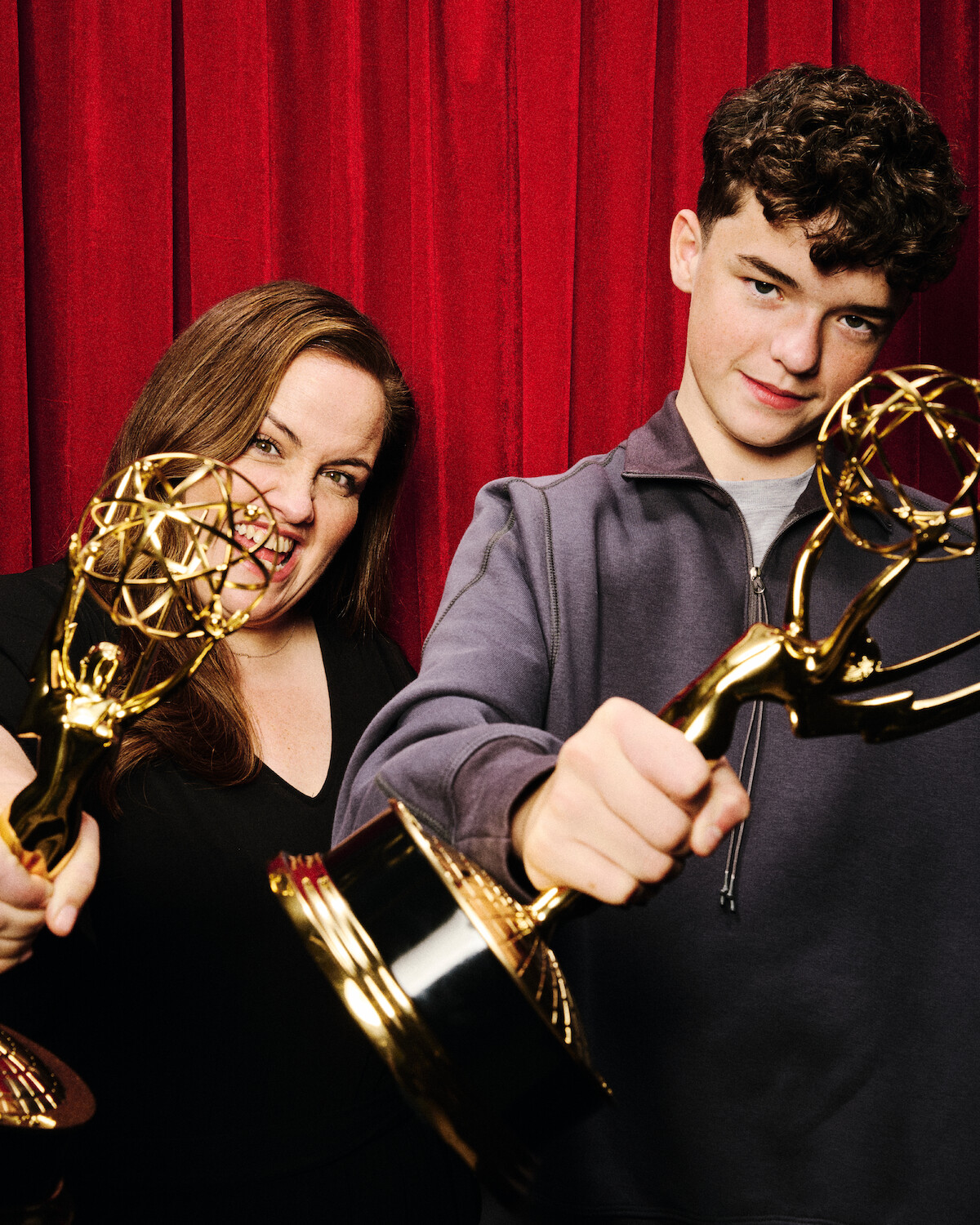 Jessica Gunning & Owen Cooper in a photobooth holding their Emmys