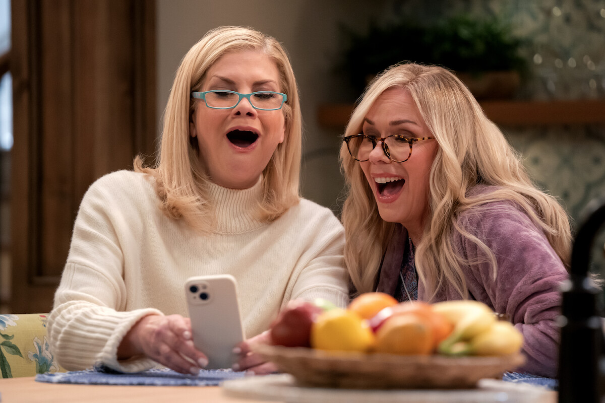 Kristen Johnston as Carol and Leanne Morgan in ‘Leanne’