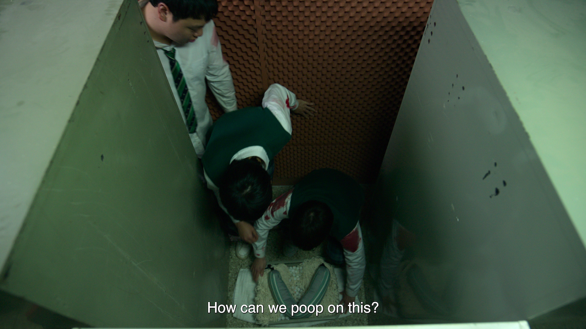 The students making their bathroom - All the Differences Between the ‘All of Us Are Dead’ Comic and TV Show