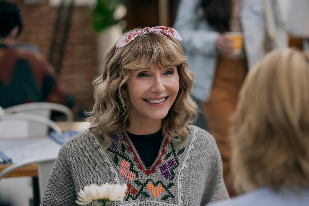 Mary Steenburgen as Mona in ‘A Man on the Inside’ Season 2.