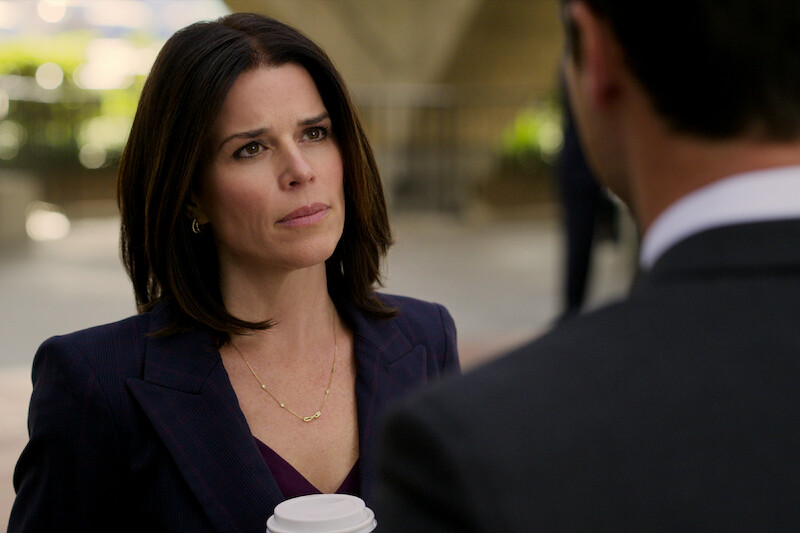 Lana Parrilla, como Lisa Trammell, e Manuel Garcia-Rulfo, como Mickey Haller.