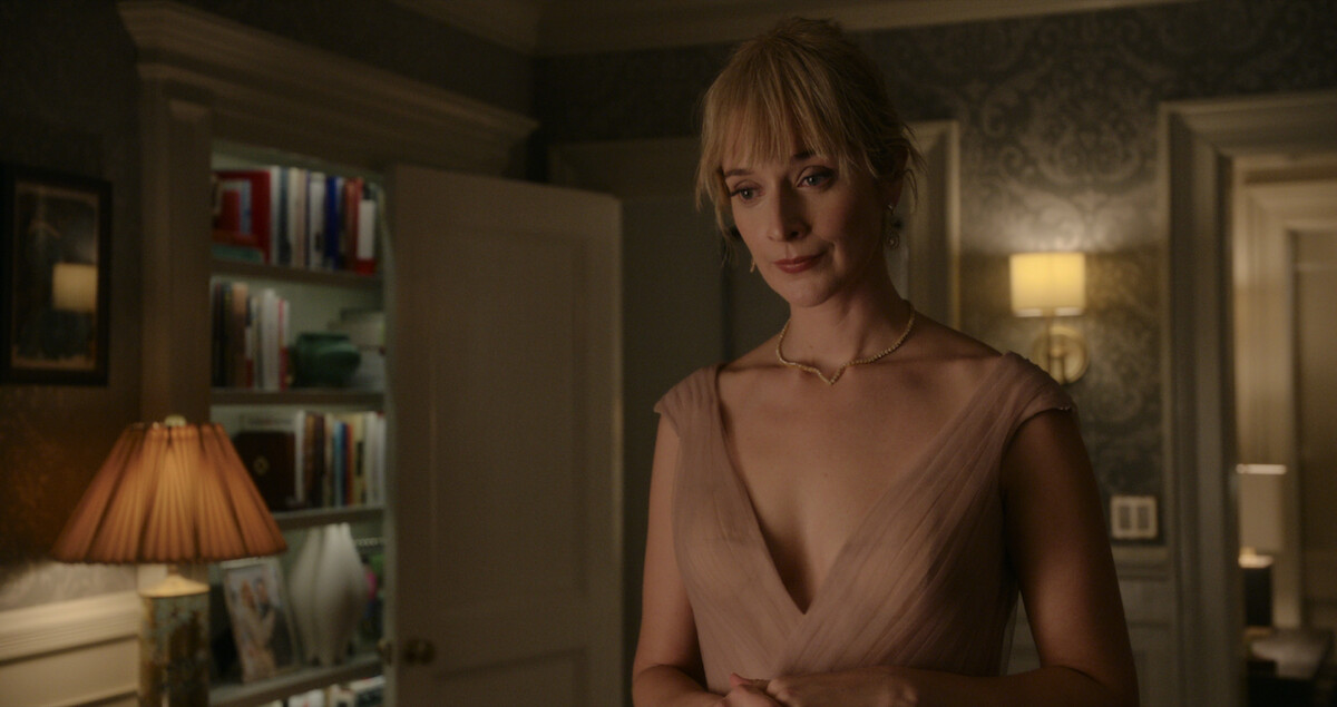 Mags (Caitlin FitzGerald) - A Guide to All the Scammers and Scammees of ‘Inventing Anna’