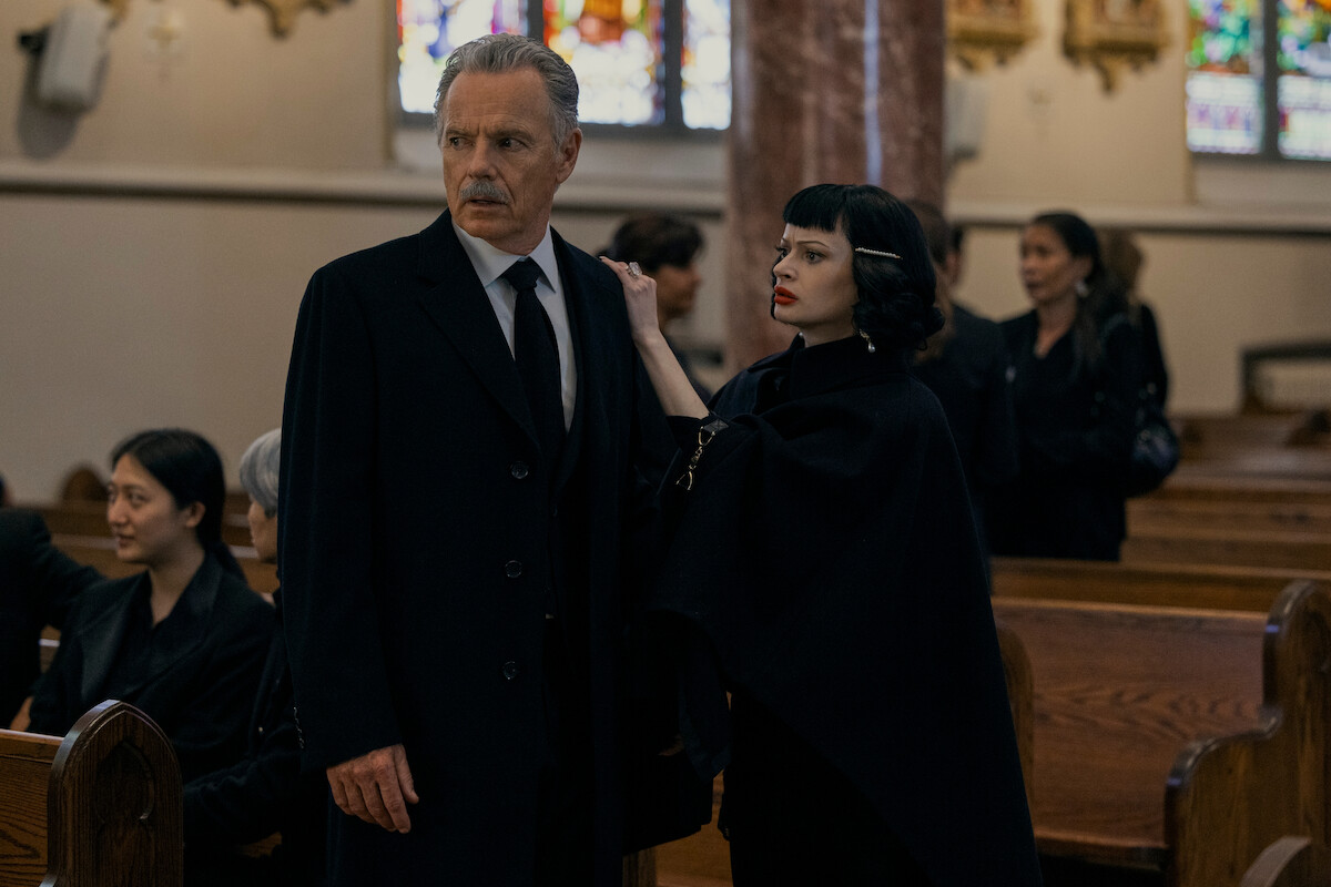 Bruce Greenwood as Roderick Usher, Ruth Codd as Juno Usher in episode 105 of The Fall of the House of Usher.
