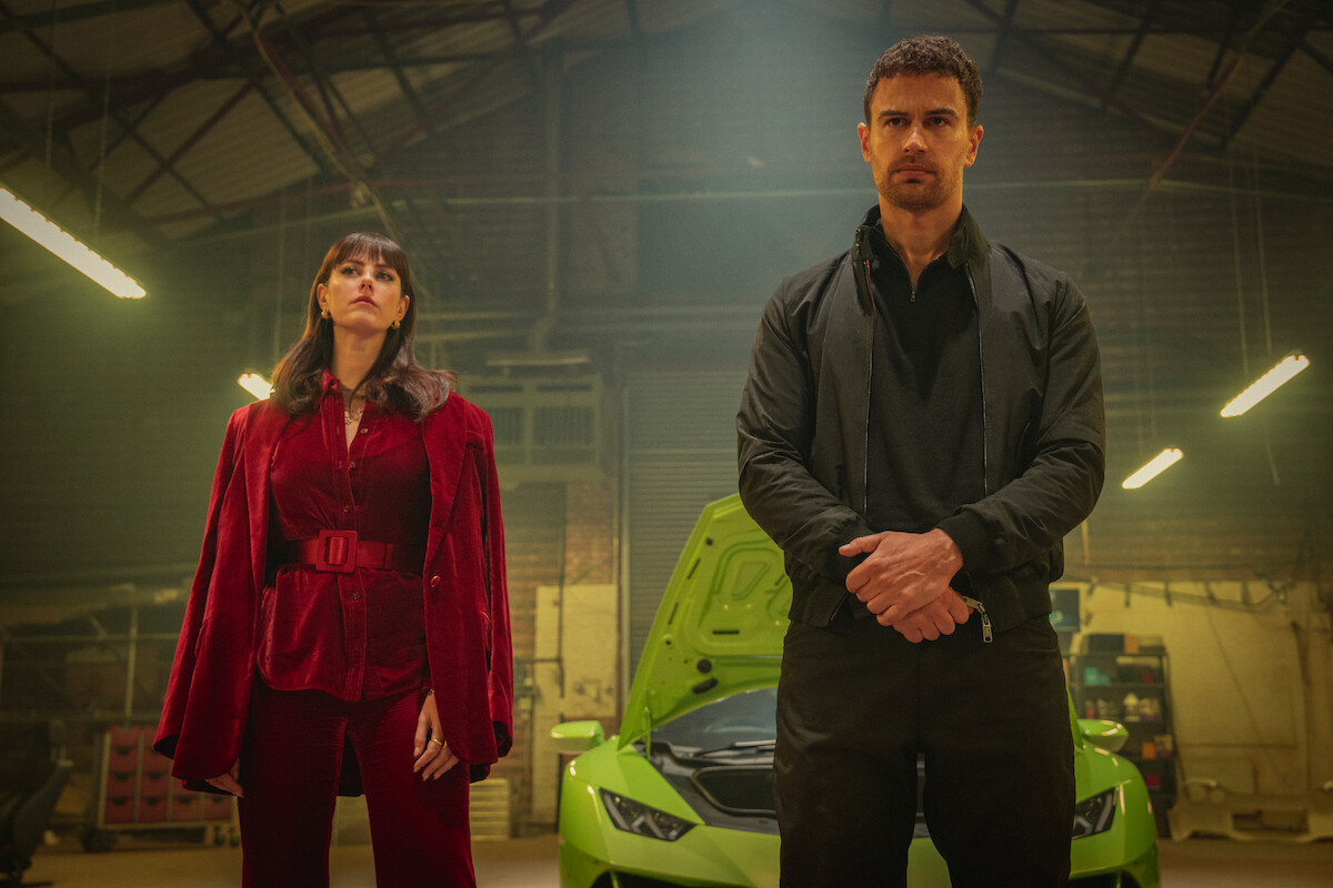 Theo James as Eddie Horniman and Kaya Scodelario as Susie Glass in ‘The Gentlemen.’
