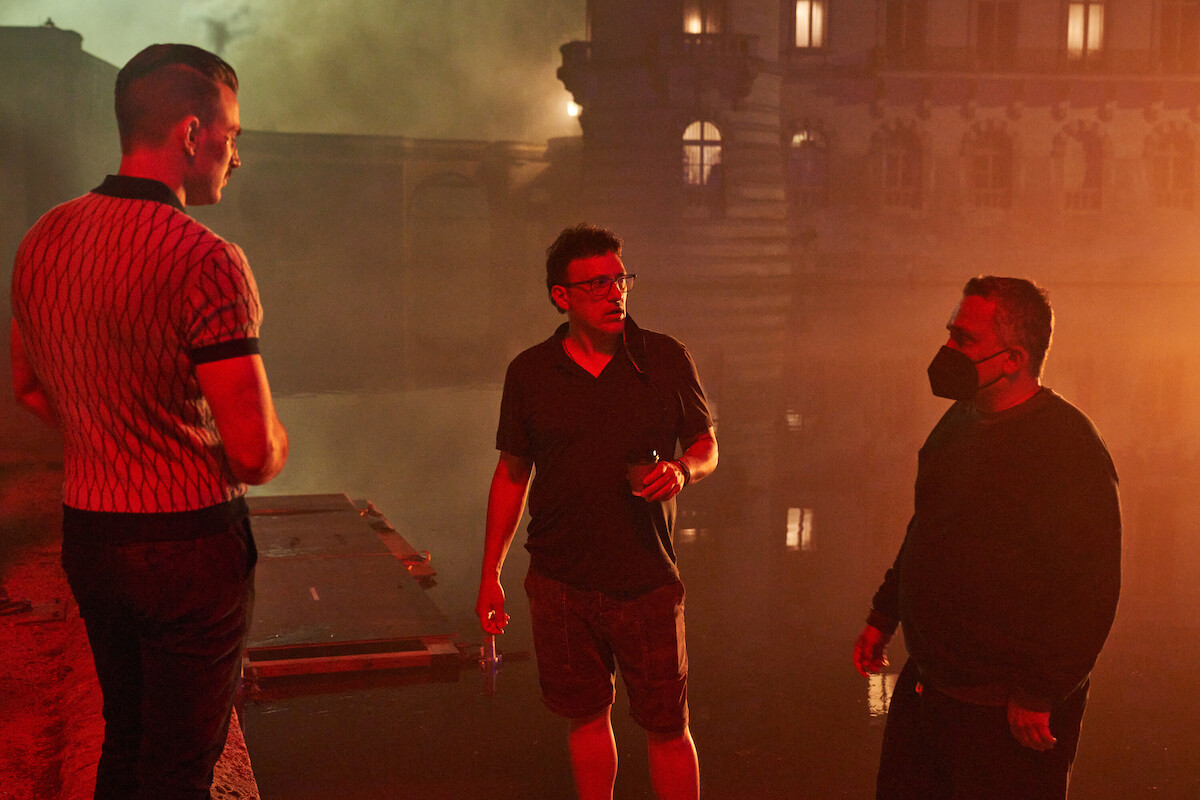 Ryan Gosling and Chris Evans Play Spy Games in new ‘The Gray Man’ Photos