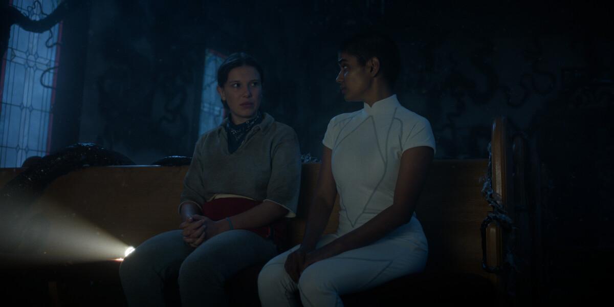 Millie Bobby Brown como Onze e Linnea Berthelsen como Kali em ‘Stranger Things 5’