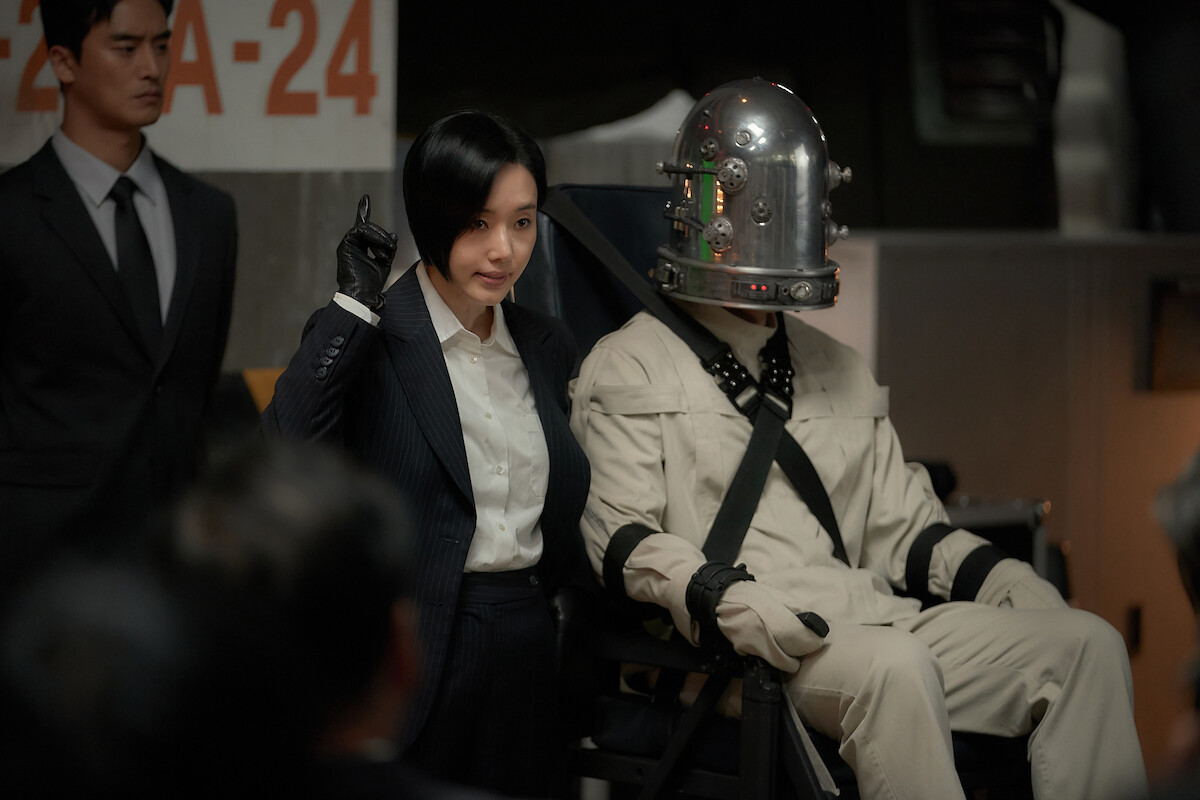 Lee Jung-hyun as Choi Jun-kyung in a still image from the series ‘Parasyte: The Grey.’