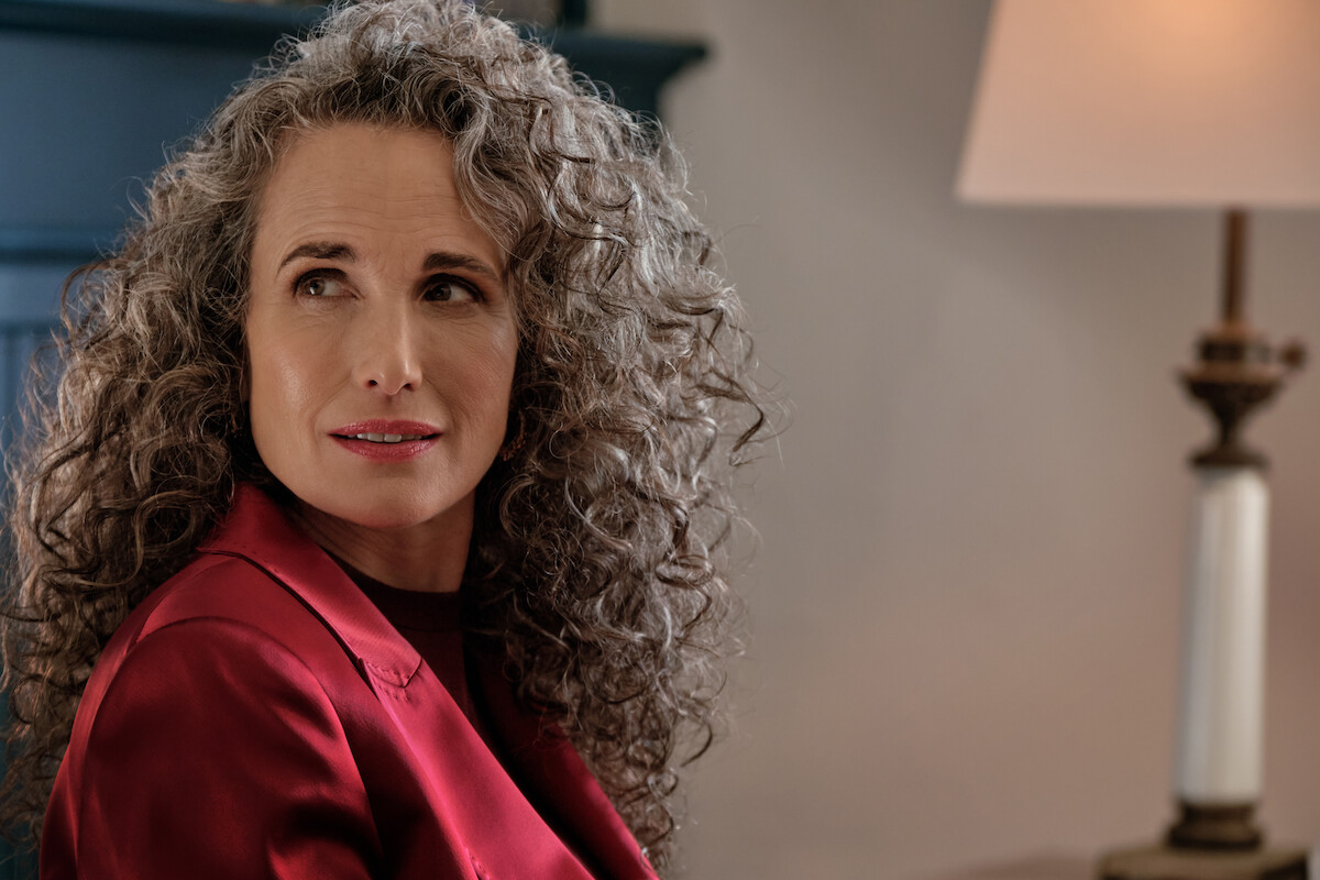 Victoria (Andie MacDowell)