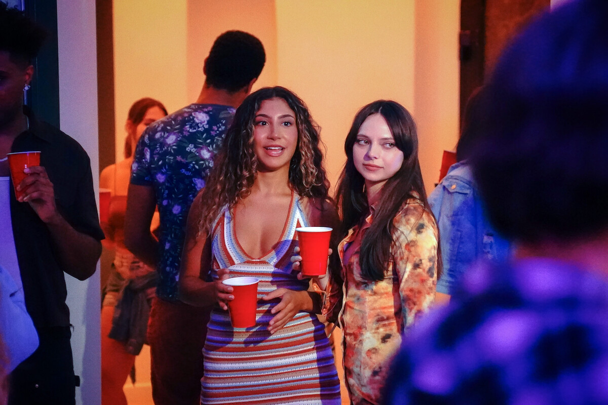 Isabella Ferreira as Bailey and Ali Gallo as Alyssa Nielsen in ‘Incoming.’