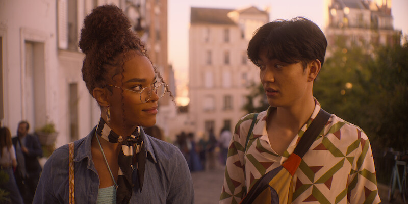 Two people walking in the streets of Paris