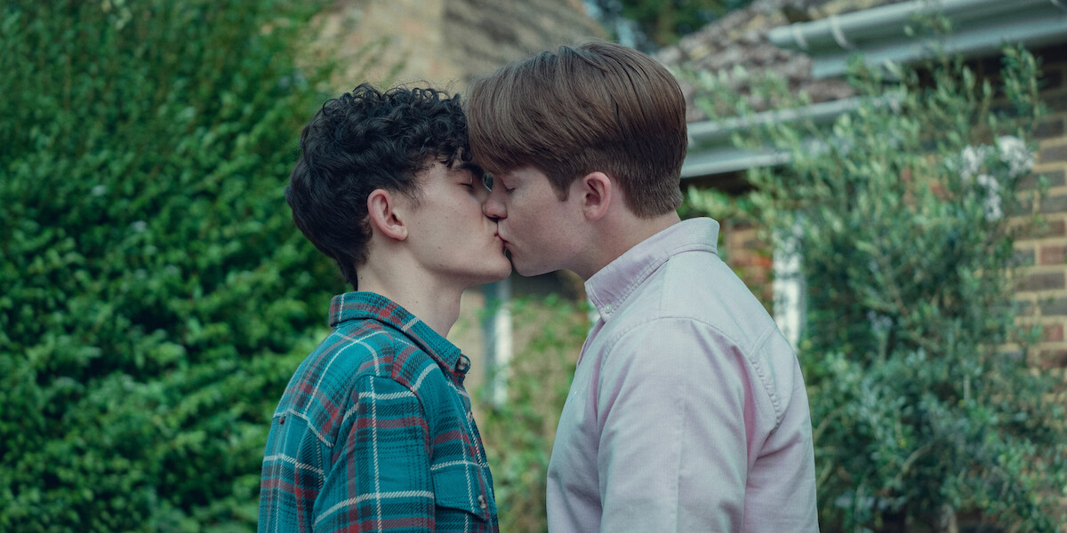 Joe Locke as Charlie and Kit Connor as Nick embrace for a kiss in Season 2 of ‘Heartstopper.’