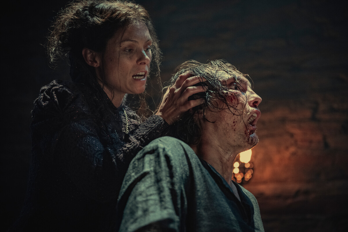 MyAnna Buring as Tissaia and Eamon Farren as Cahir in Season 2 of ‘The Witcher’.