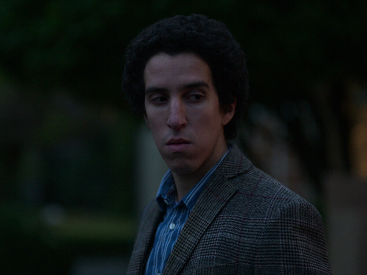 Mohamed Djeziri as Elvis