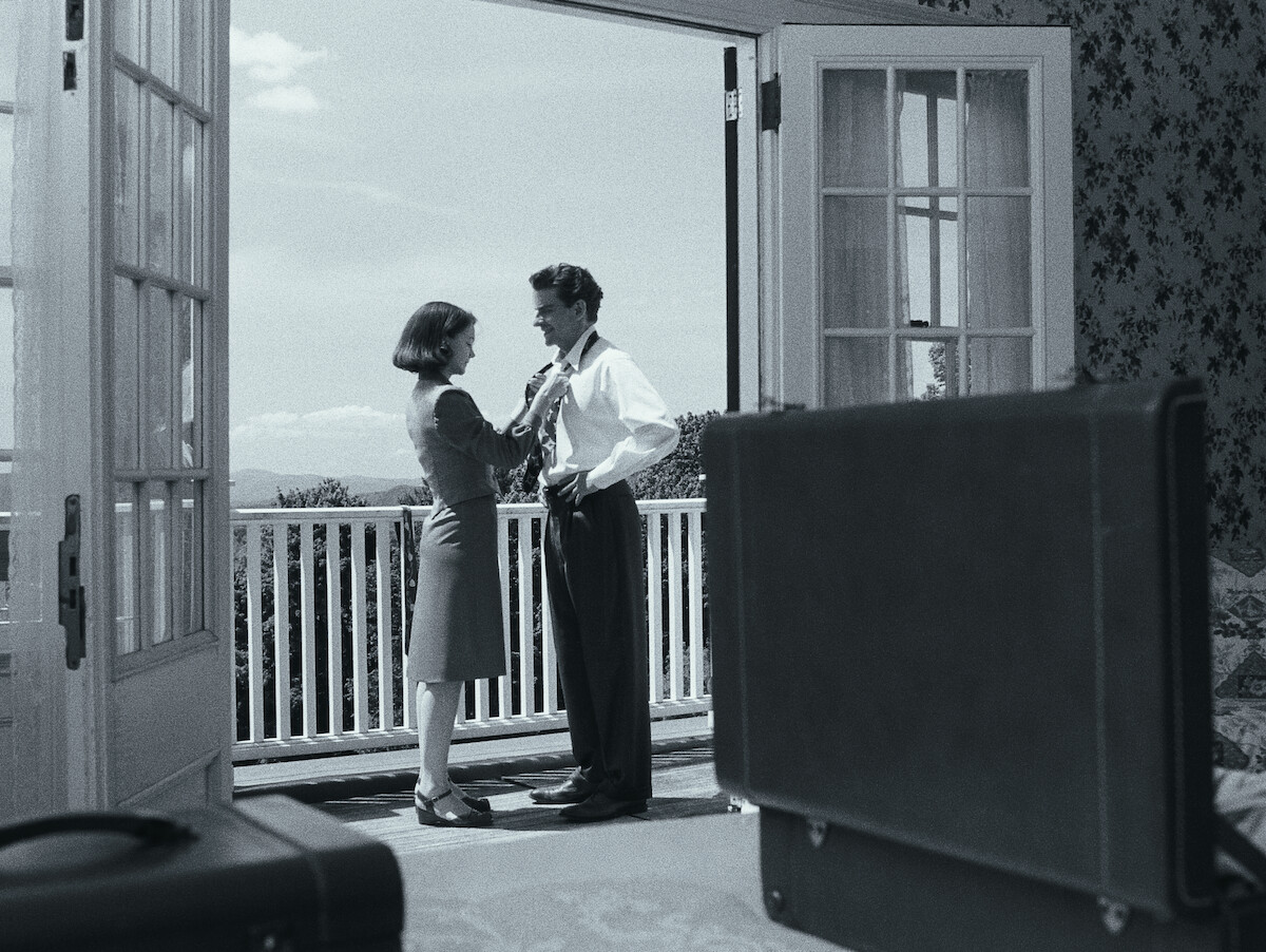 Carey Mulligan as Felicia Montealegre and Bradley Cooper as Leonard Bernstein.