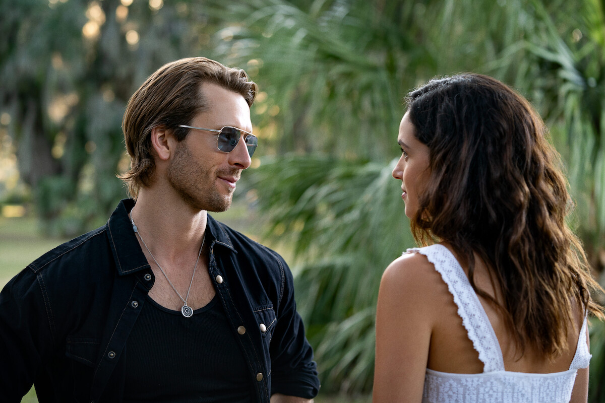 Adria Arjona as Madison and Glen Powell as Gary Johnson in ‘Hit Man’.