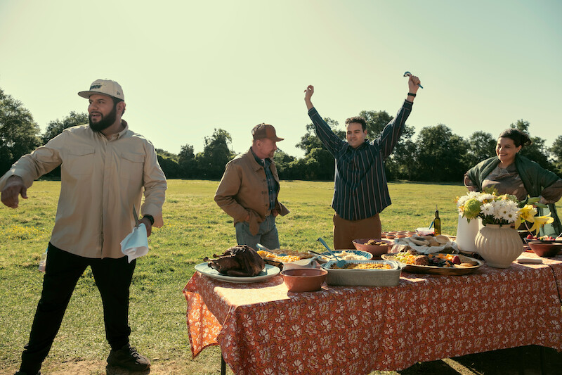 Mo Amer as Mo, Walt Roberts as Buddy, Omar Elba as Sameer, Farah Bsieso as Yusra in 'Mo' Season 2.