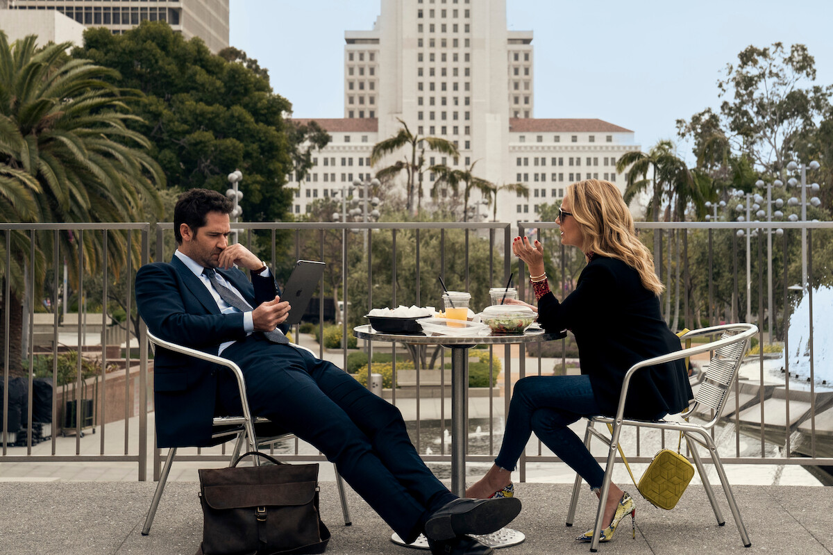 Mickey Haller (Manuel Garcia-Rulfo) and Lorna (Becki Newton) having lunch.