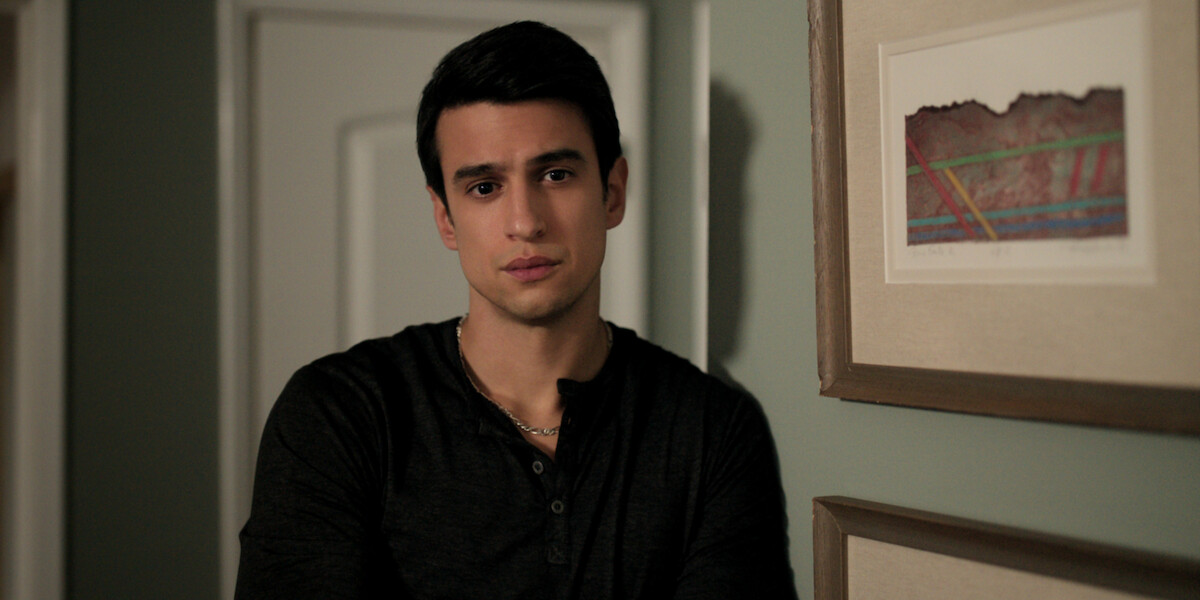 Allyn Moriyon como Eddie Rojas na temporada 3 de ‘O Poder e a Lei’.