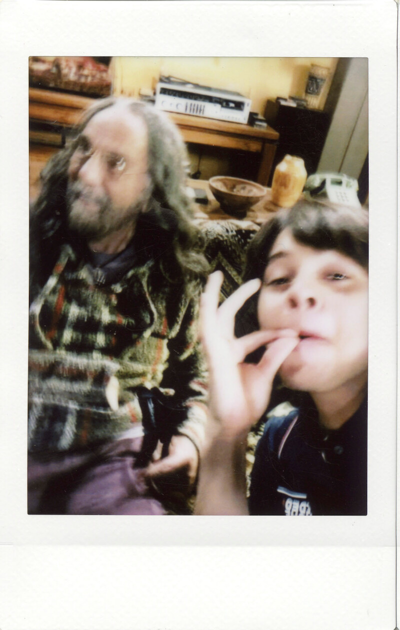 Tommy Chong (Leo) and Coronel on the set.