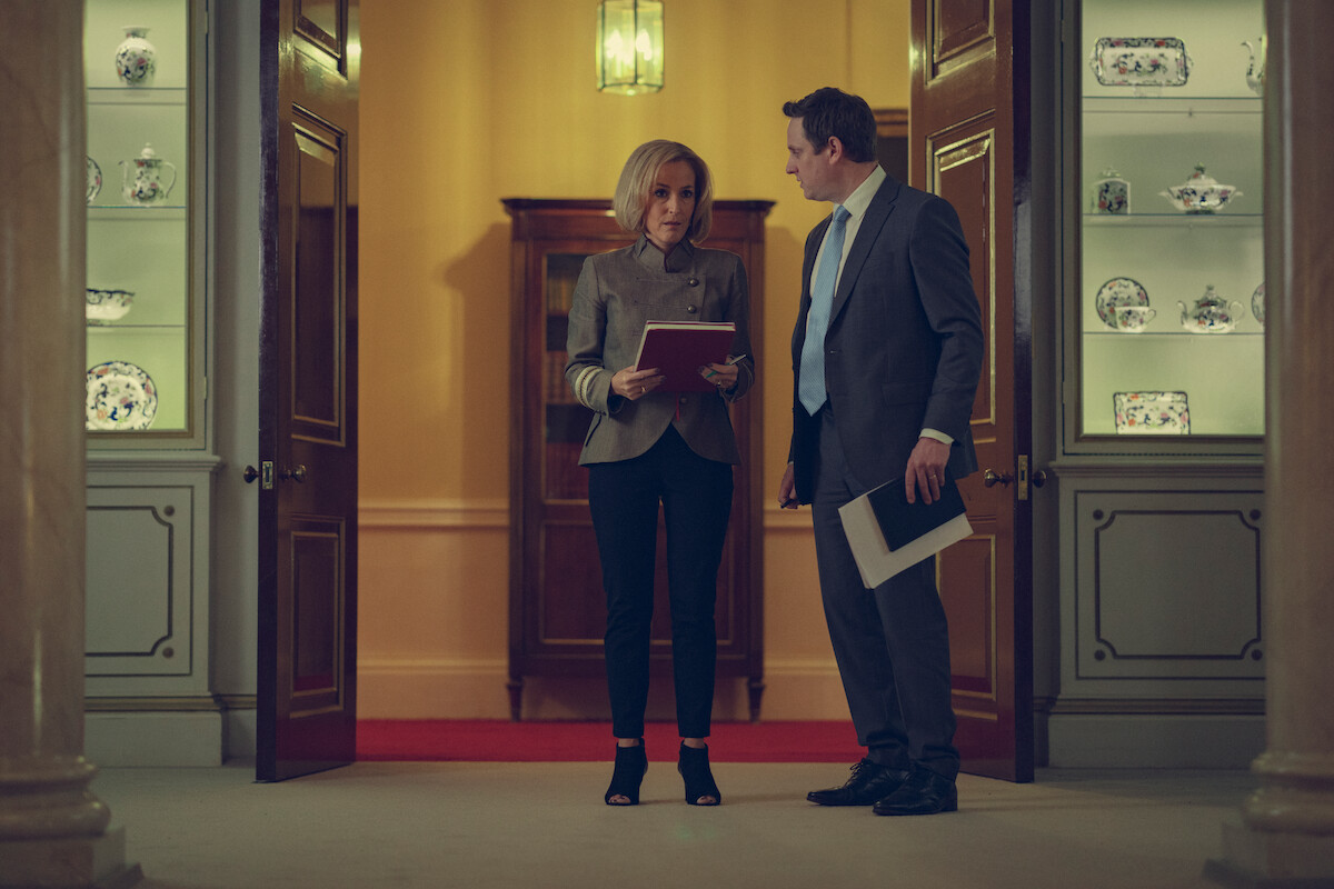 Gillian Anderson and Richard Goulding.