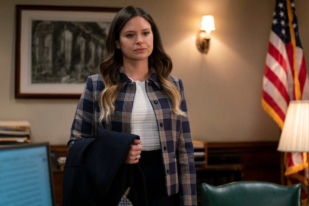 Rachel Williams (Katie Lowes) - A Guide to All the Scammers and Scammees of ‘Inventing Anna’