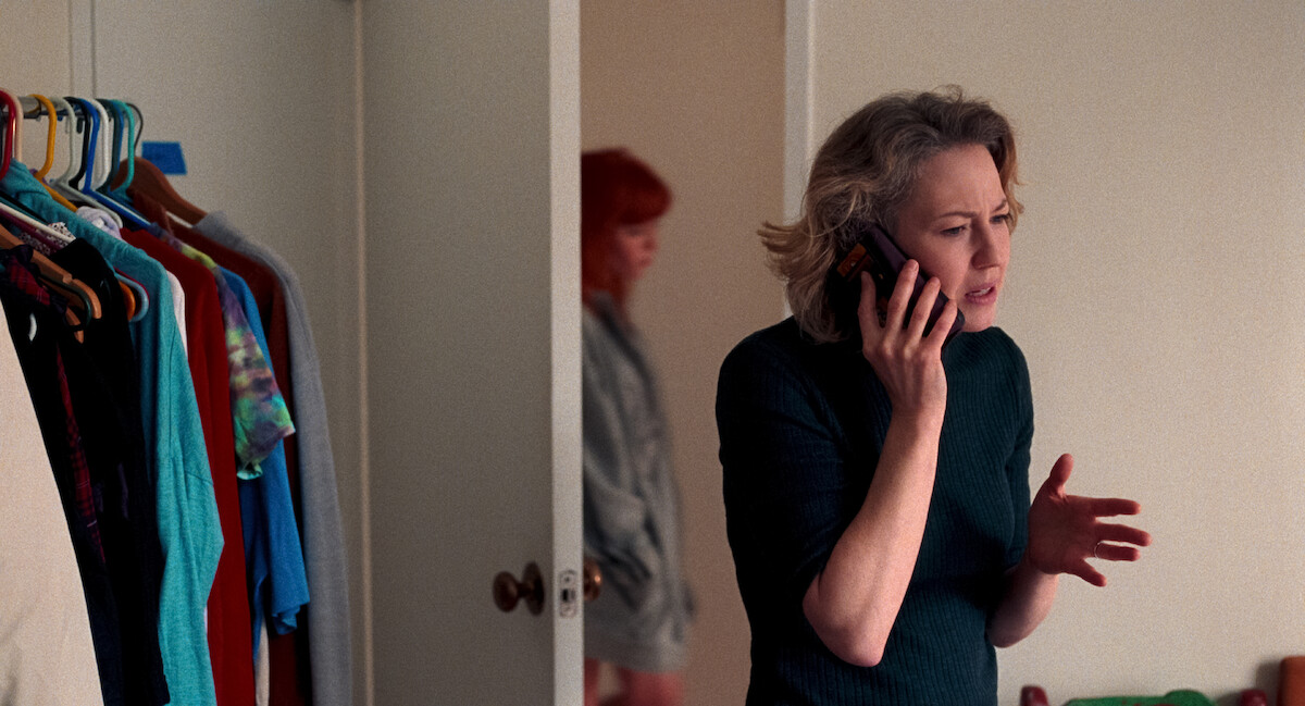 Natasha Lyonne as Rachel and Carrie Coon as Katie in ‘His Three Daughters’