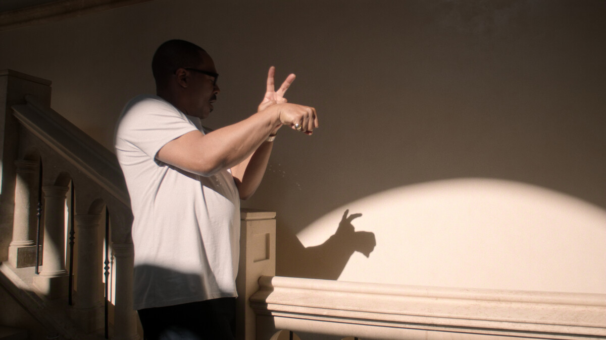 Eddie Murphy doing shadow puppets