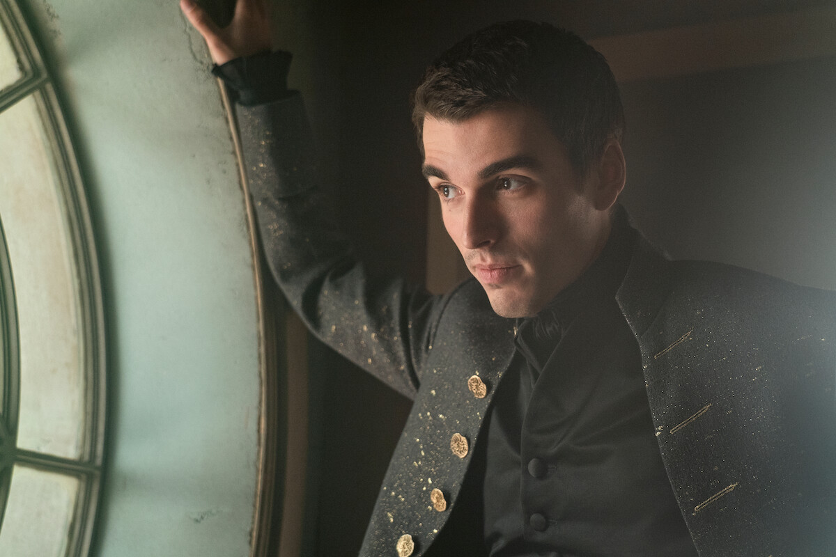 Corey Mylchreest as young King George.