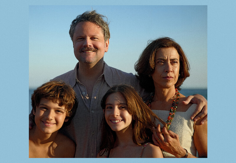 Os atores Selton Mello e Fernanda Torres posam no poster do filme 'Ainda estou aqui'
