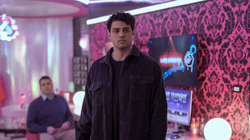 The Recruit. Noah Centineo as Owen Hendricks in Episode 204 of The Recruit. Cr. Ricardo Hubbs/Netflix © 2024
