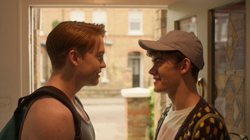 Joe Locke as Charlie wears a baseball cap in Season 3 of 'Heartstopper'