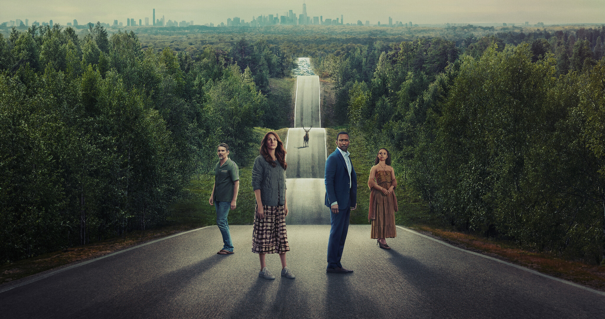 Julia Roberts, Ethan Hawke, Mahershala Ali and Myha'la Herrold standing on a road