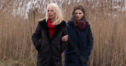 Amy Ryan and Thomasin McKenzie in 'Lost Girls'