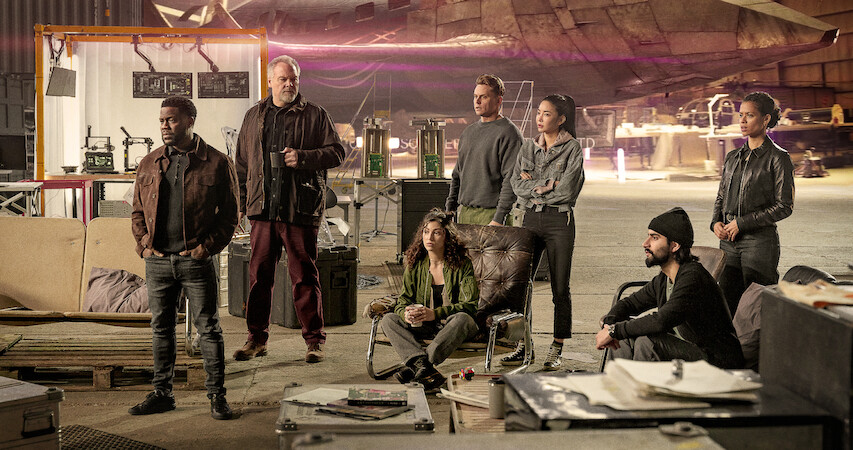 Kevin Hart as Cyrus, Vincent D’Onofrio as Denton, Úrsula Corberó as Camila, Billy Magnussen as Magnus, Yun Jee Kim as Mi-Sun, Viveik Kalra as Luke and Gugu Mbatha-Raw as Abby in 'Lift'.