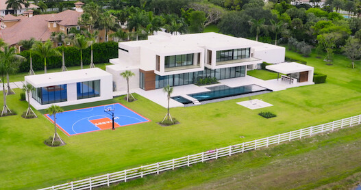 An image of a modern-style mansion in the Tampa Bay area