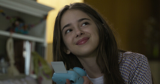 Card Image: Claire Meets Six And Isn't Impressed | ‘The Gray Man’