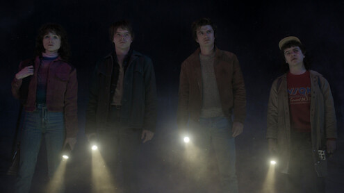 Natalia Dyer como Nancy Wheeler, Charlie Heaton como Jonathan Byers, Joe Keery como Steve Harrington e Gaten Matarazzo como Dustin Henderson em ‘Stranger Things 5’