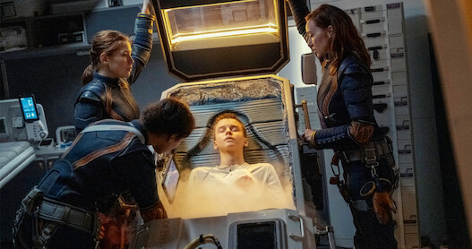 ‘Lost in Space’ Stars Pick Their Favorite Near-Death Scene