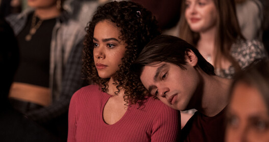 Como o elenco e as criadoras de ‘Ginny e Georgia’ abordam temas de saúde mental