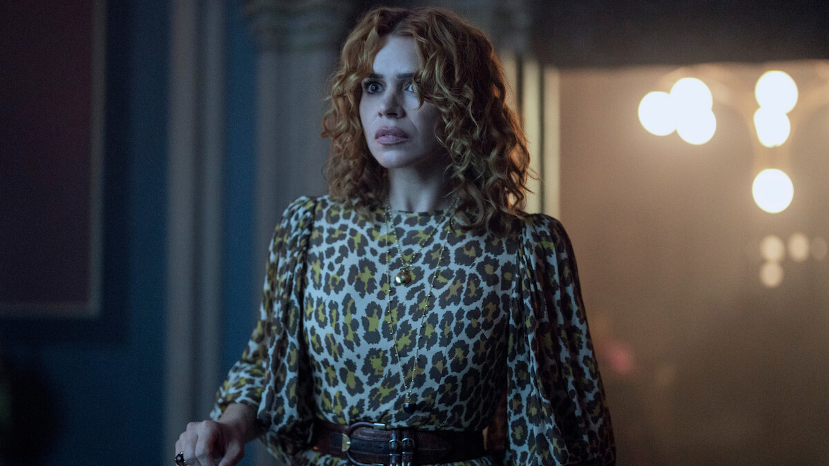 Billie Piper como Isadora Capri na temporada 2 de ‘Wandinha’.