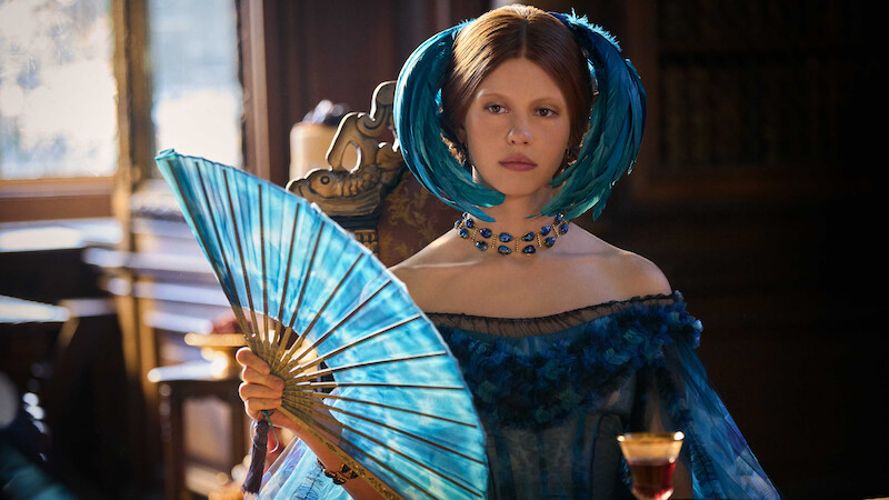Mia Goth como Elizabeth em 'Frankenstein'.