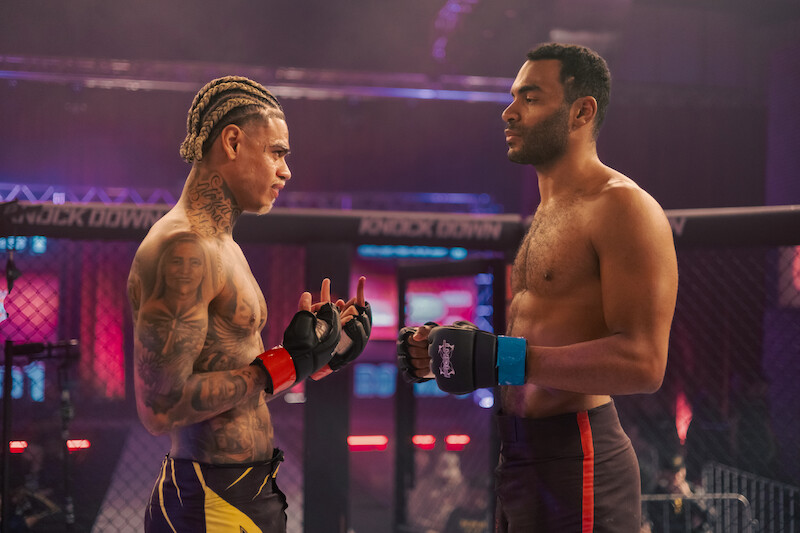 Dois homens se enfrentam em um ringue de MMA, em cena da série "Os Donos do Jogo"