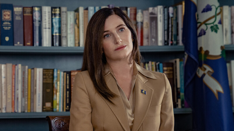 Glass Onion: A Knives Out Mystery (2022). Kathryn Hahn as Claire. Cr. John Wilson/Netflix © 2022.