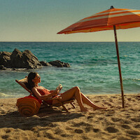 Emily Bader as Poppy in 'People We Meet on Vacation'